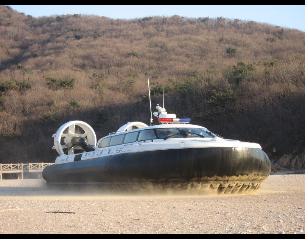 LCAC 공기부양정 해변 운용 모습